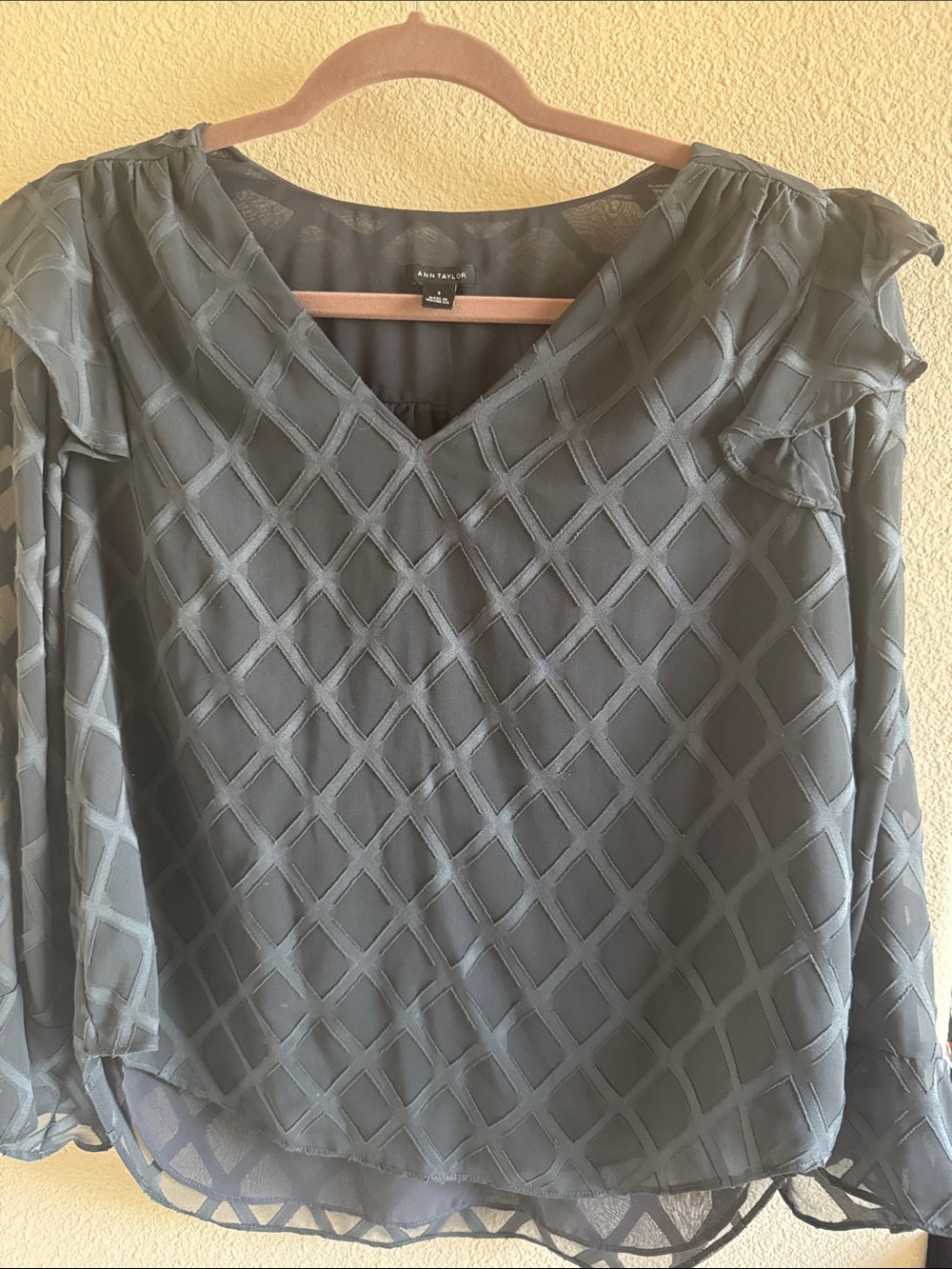Ann Taylor Gray Diamond-Pattern Long Sleeve Blouse